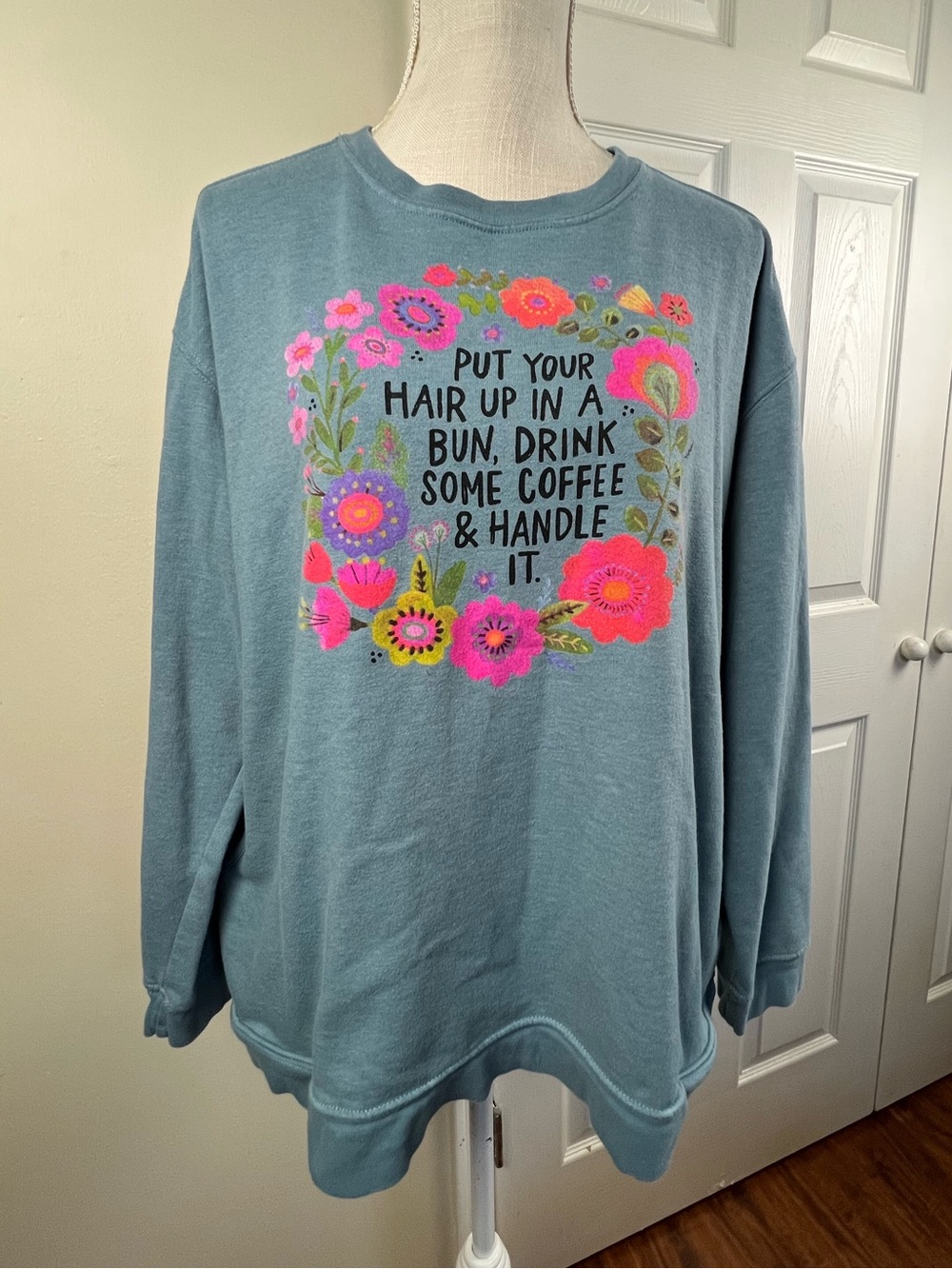 Natural Life Comfy Pocket Graphic floral Sweatshirt Blue L Boho Cotton Casual